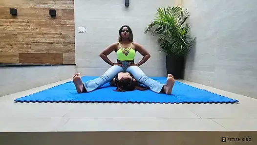 Chest Sitting - Strong Legs and Muscles Lebian Fight Girls