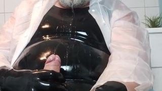 Love and piss in latex