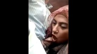 ARAB HIJAB SUCK IN CAR