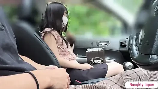 Araba havası artıyor, samimi sürüş oyuncu sakso ve nazik döl yutma anlarına yol açıyor