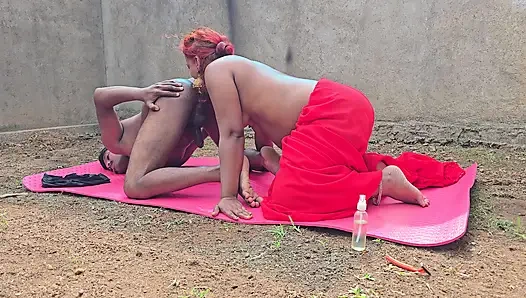 Hintli sari yarak temizliyor orta yaşlı seksi kadın 69 patronu büyük yarakla sert sikişiyor