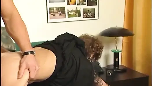 Oma in nylonstrümpfen geritten
