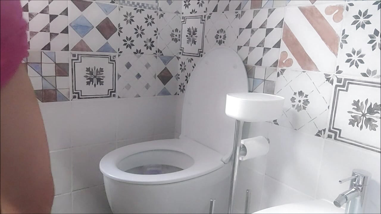 שירותים והשתנה רטובה מאוד: התשוקה שלי