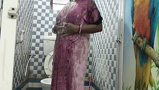 Hot village lady boobs show with bath