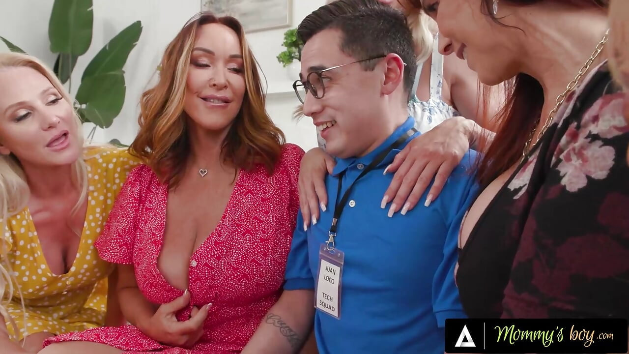 MOMMY'S BOY - Tocilarul tech FUTUT DE O GAȘCĂ DE MILFE EXCITATE!