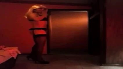 Alison crossdresser seksi ve bir otelde yalnız