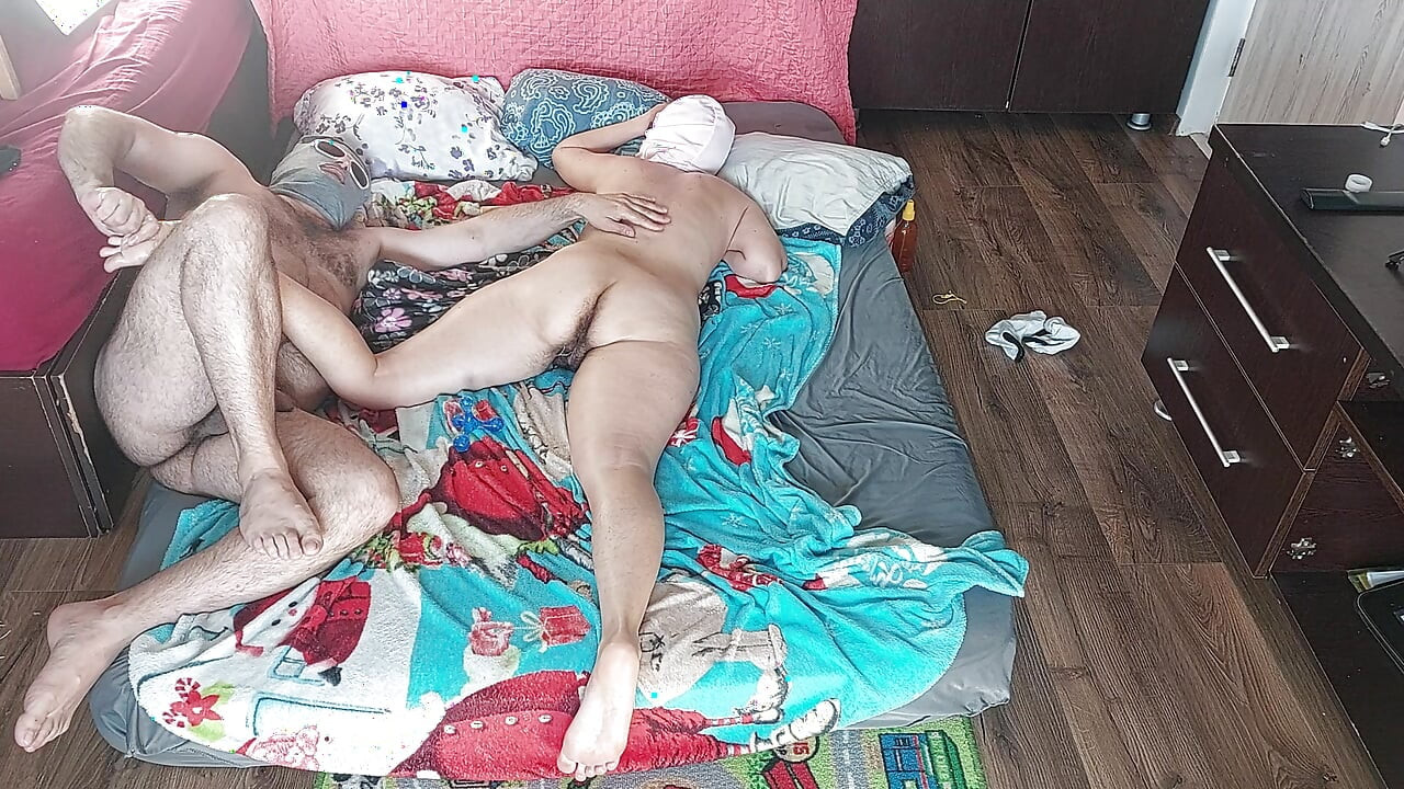 Amateur-paar sinnliche massage mit Öl.