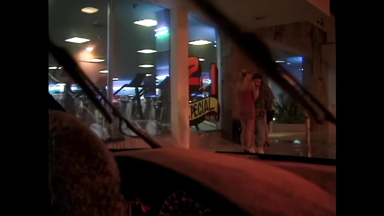 मैककायला: मुझे जोर से चोद दो और मेरे छोटे स्तनों पर सह