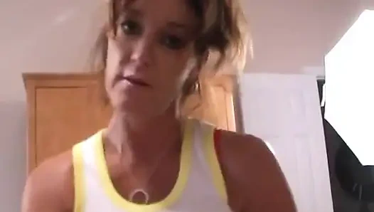 Kız arkadaşımın üvey oğlunu baştan çıkararak sikiyorum