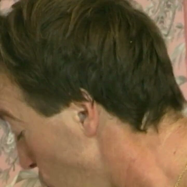 Plaisir avec un gode anal en bas nylon