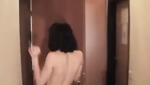 Lili chilli lagi asik ngocok kontol sampai mulus