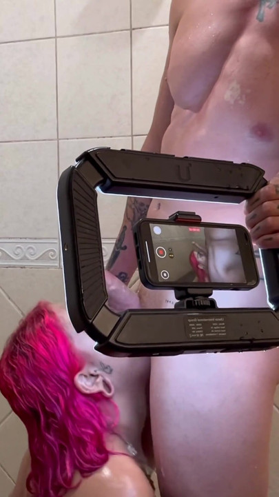 POV Shower Blowjob Slobbering på Bwc (bonus Bts Footage)