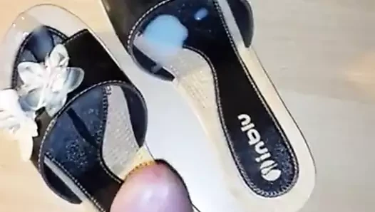 Shoejob ... boşalmak içinde ... inblu karısı...
