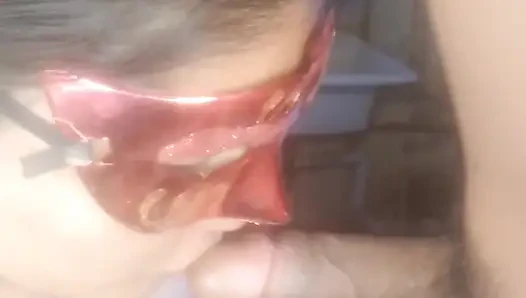 Cewek latina nyepong kontol