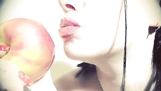 Bibir pink seksi & juisy apple