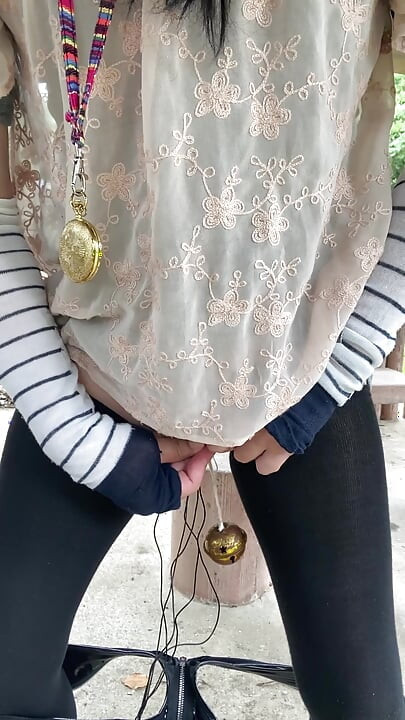 No257 Walking in the Park in Gap-Cut Pants