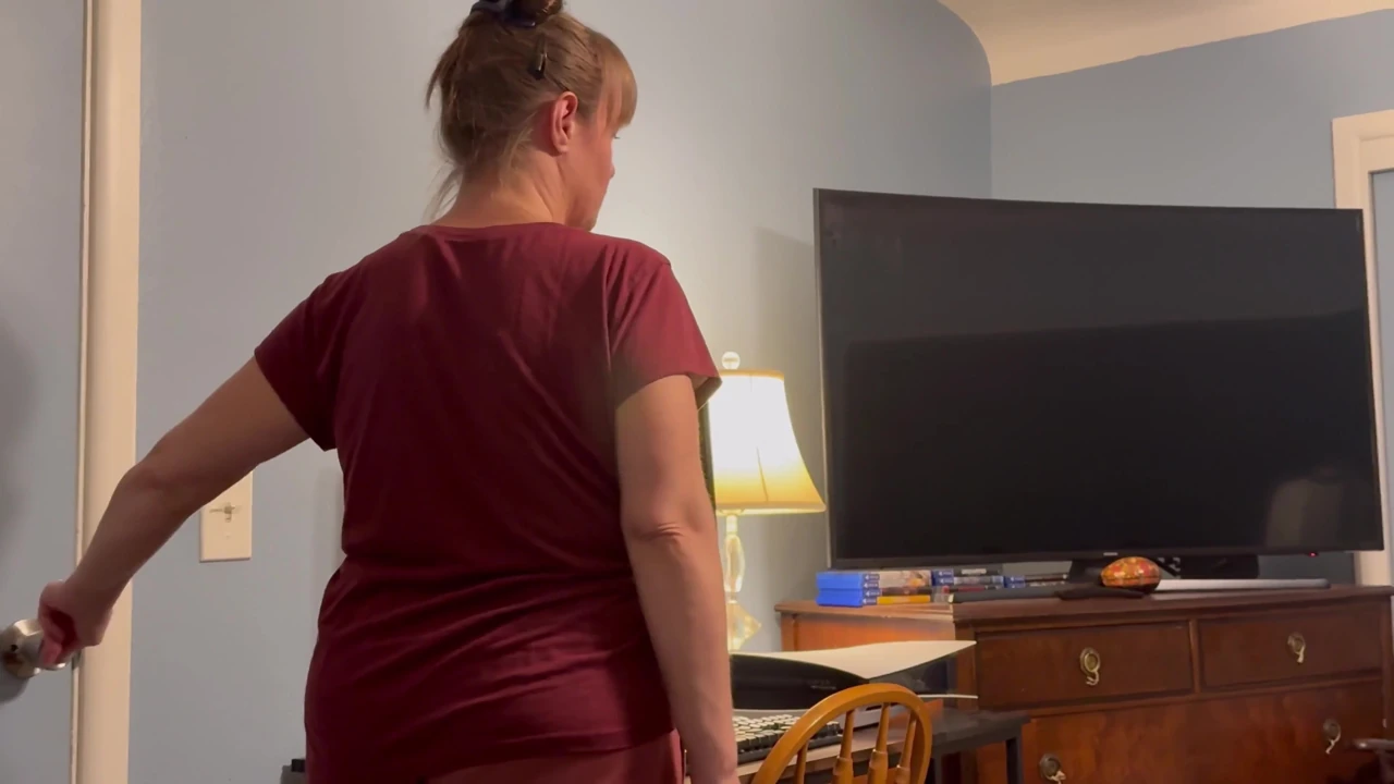 Step Stepmom Locked Me in My Room and Sucked My Fick Until I Blew My Cum Down Her Throat!
