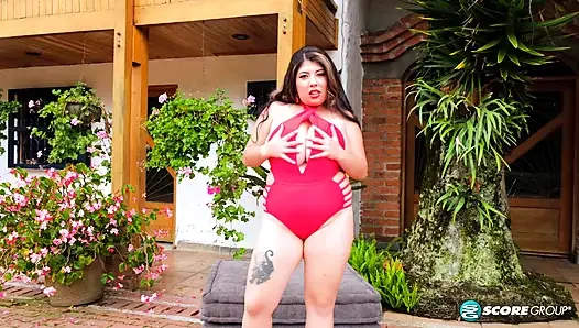 Pertunjukan coral guzman dengan besar alami