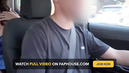 Горячие лесбиянки целуются и соблазняют водителя Uber