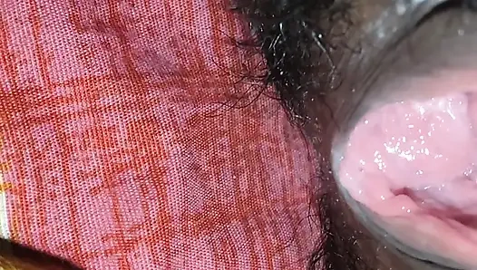 Hintli kadının götüne vurdu