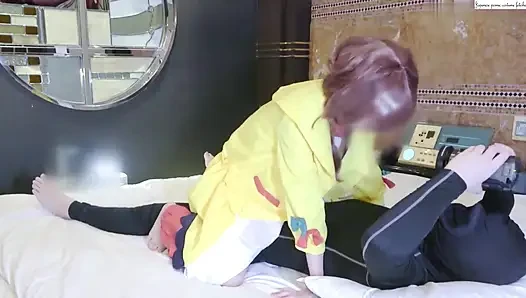 Tanrı gibi bir silüetli cosplayer