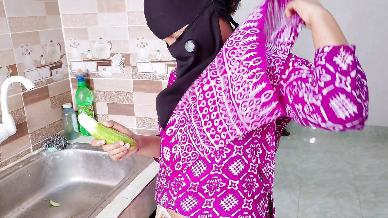 Big Cucumber in tight pussy Desi bhabi bed room secret