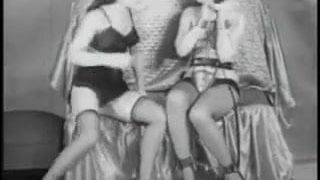 Película de stripper vintage -b page hermandad de mujeres