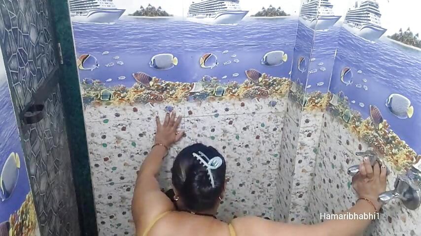 Indické domácí sex video v koupelně s milf bhabhi. Mrdka v puse.