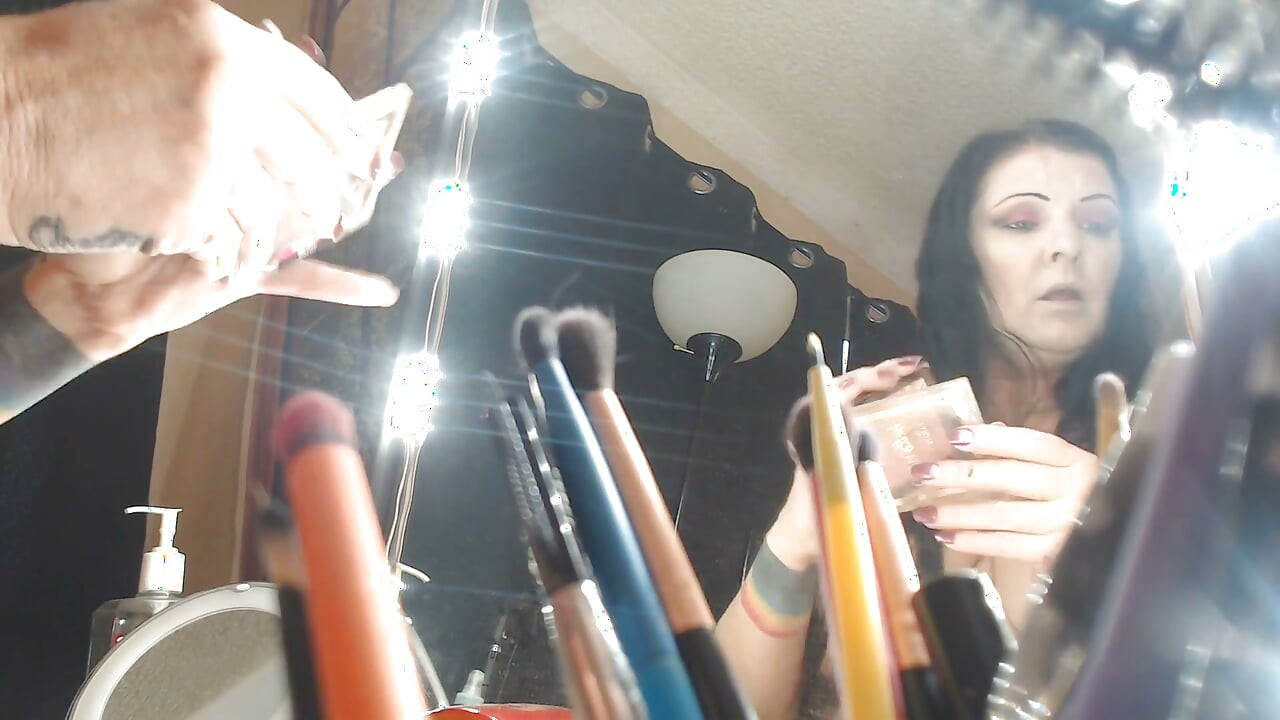 Giantess hiding in my vanity