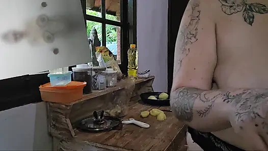 Jade Топлес готовит