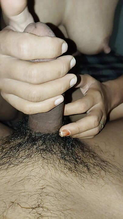 19-year-old girl has sex for the first time