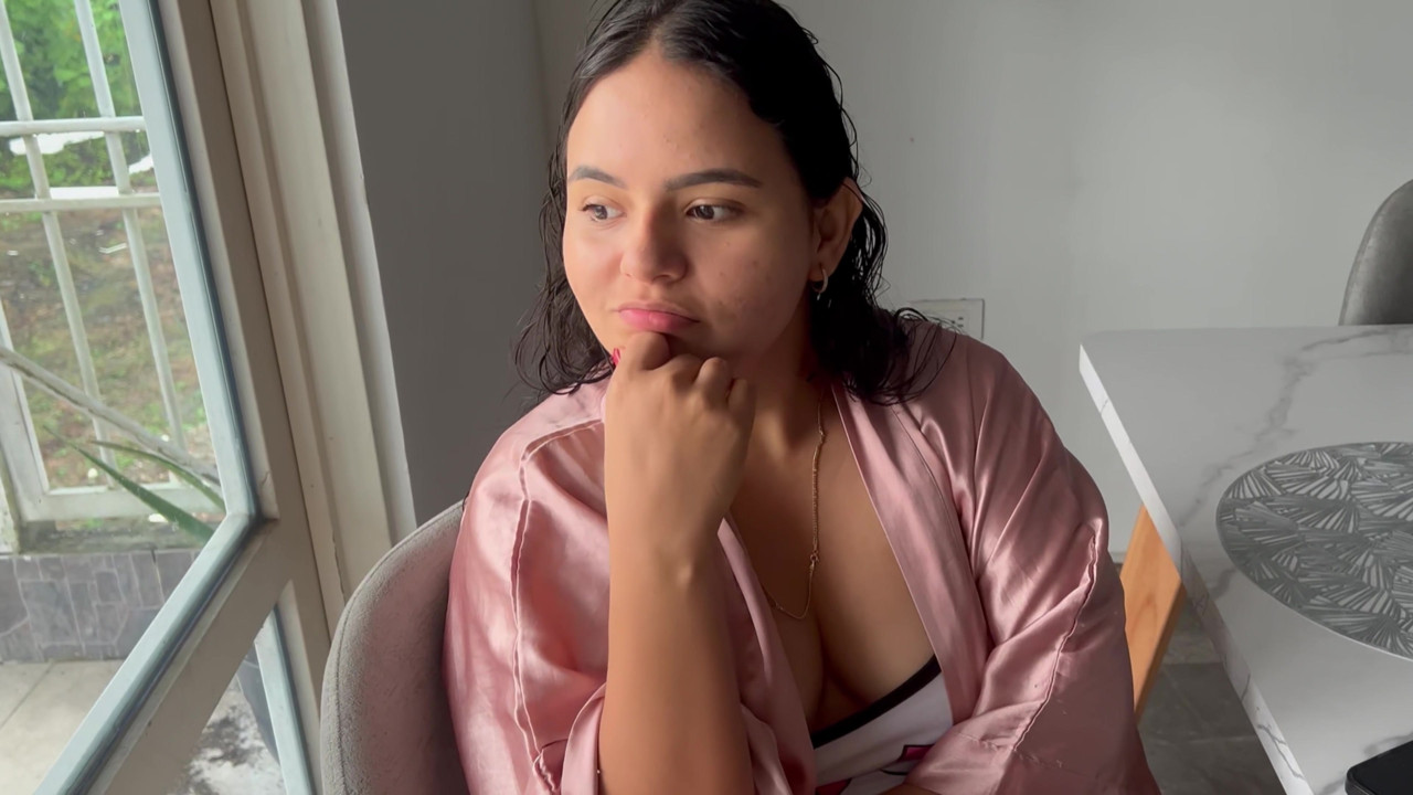 SHE COMES TO COLLECT MY RENT AND LEAVES FULL OF MILK AND WITHOUT MONEY