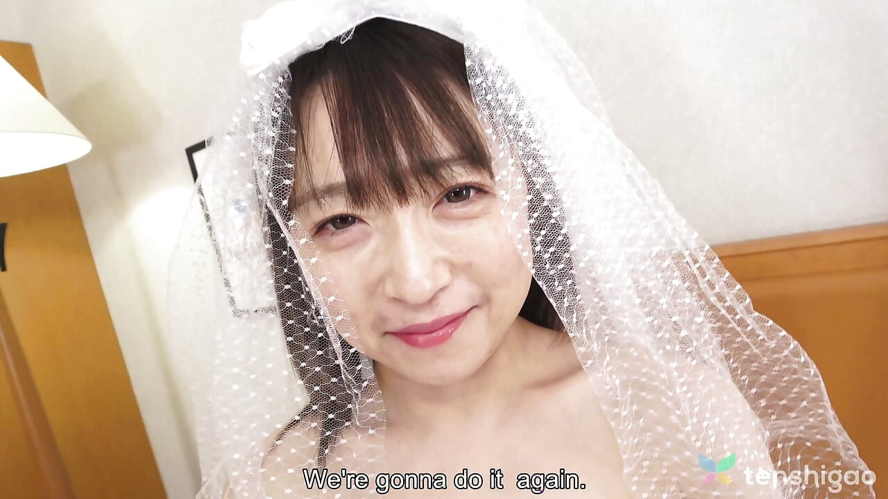 Natsuko Lijima se fait baiser la chatte en tant que jeune mariée dans sa robe de mariée