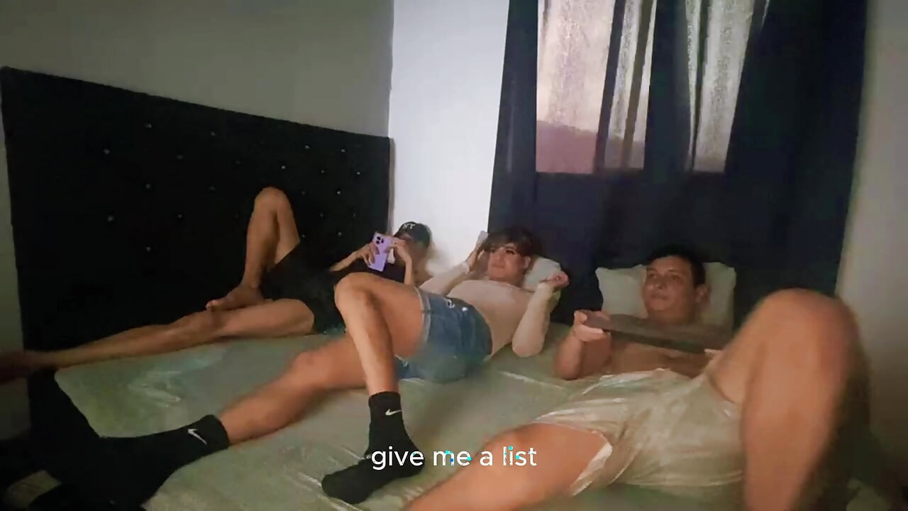 A MELHOR AMIGA DELA TRANSA COM O NAMORADO DELA COM FEMBOY