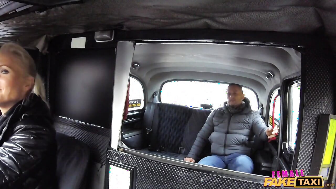 Fake taxi - señora conductora chupa y folla polla