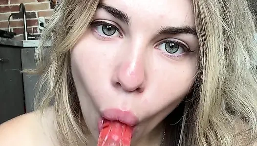 Bu gece erkek arkadaşımın yapmamı istediği her şeyi yapıyorum