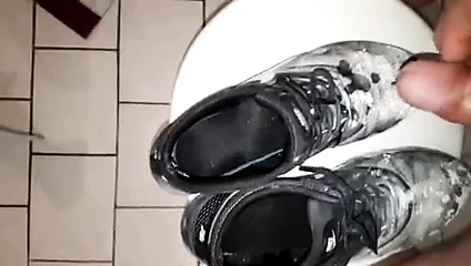Cum nike thea sneakers