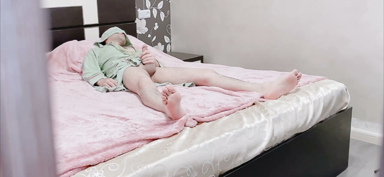 हॉर्नी सौतेले पिता ने सौतेली बेटी को बहुत जोर से चोदा