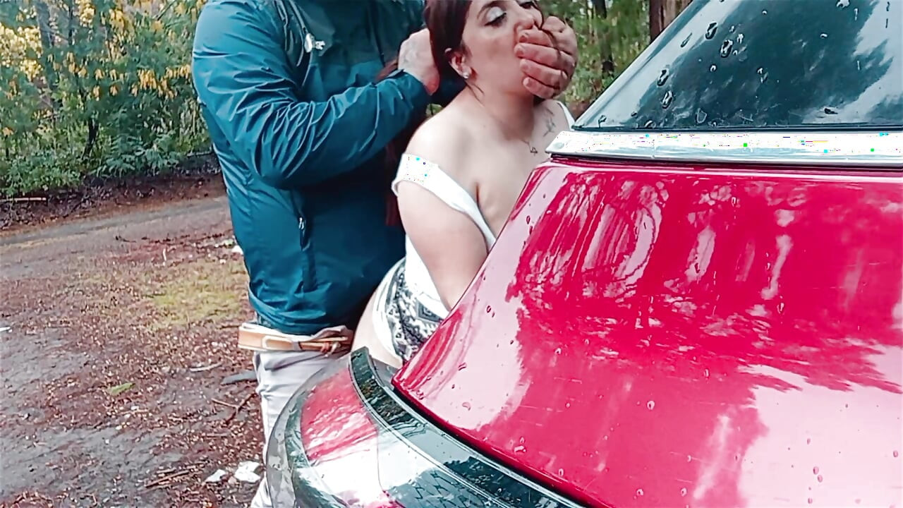 Detrás del auto con mi padrastro, no podíamos esperar