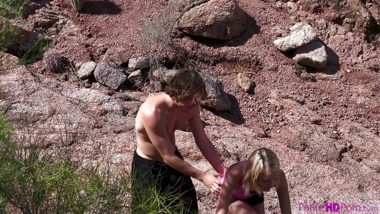 Petite Anal - S6:e2