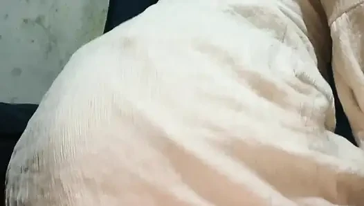 Busa memek dari keduanya mengambil dildo ngentot keras