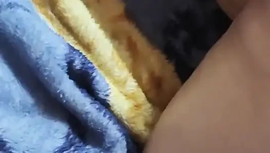 Neues marokkanisches sexvideo, das sie ihrem freund im haus ihres ehemanns angeboten hat.