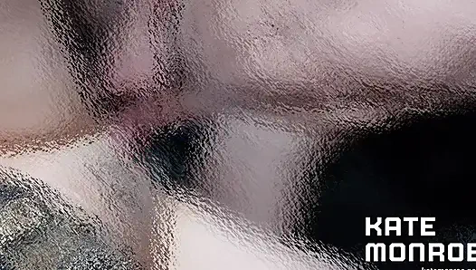 Stiefmutter Kate Monroe wird vom Stiefsohn im Auto geleckt und besamt!