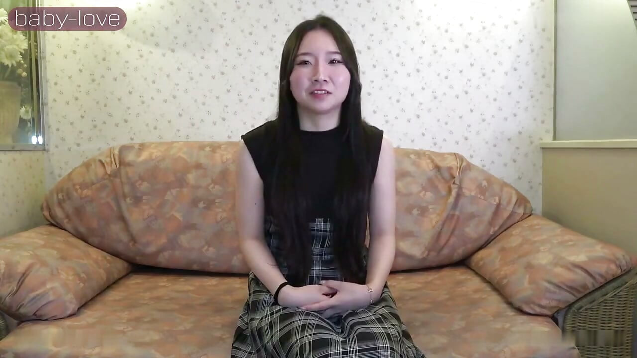 Shy Slender Beauty: Beautiful Legs and Hips Enjoy Cum-swallowing and Creampie