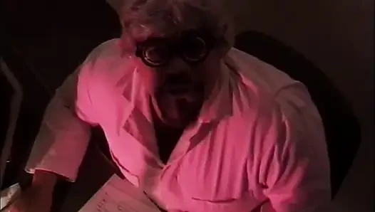 Siyah yatak odasında seks... 69 pozisyonunda amcık yalayan siyah yarak emiyor