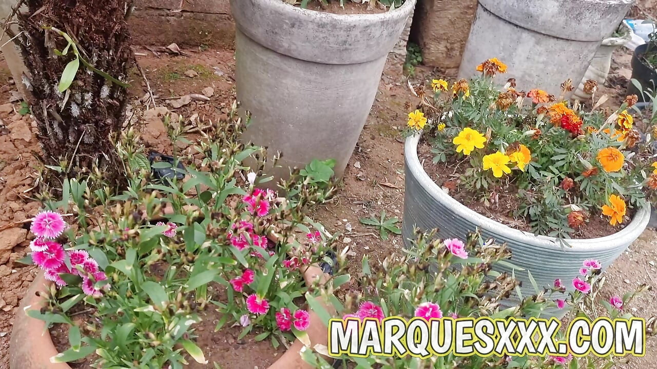 스핀 바이크 후 따먹히는 매력적인 라틴 밀프 후장. 입에 정액 삼키기