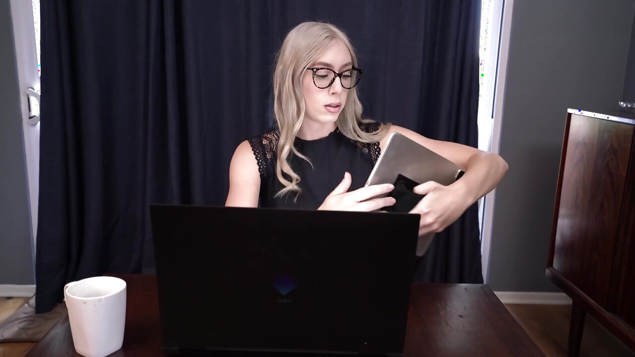 Sexual Energy Drain com Kay Adorável como Supergirl