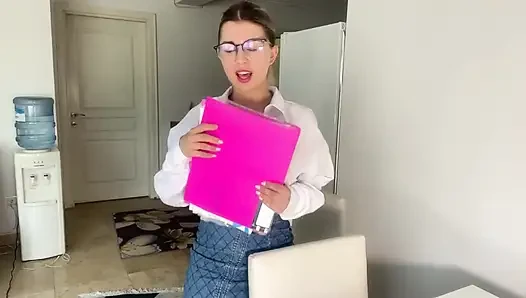 Sekretärin fickt muschi mit höschen und C