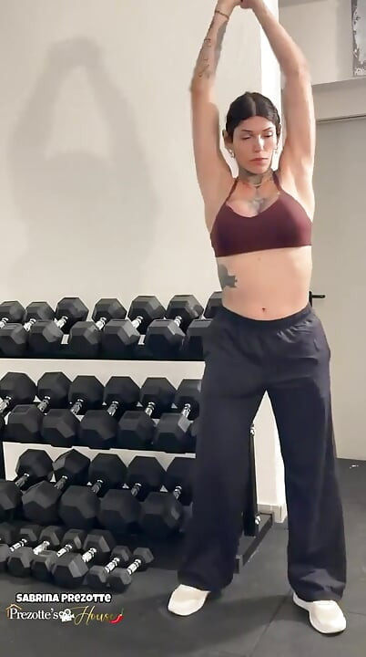 The Hottie Showing off Her Workout Skills, Being Sensual at the Gym.