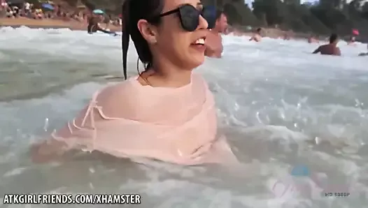Sexy vriendin met kleine tieten Demi Lopez op vakantie